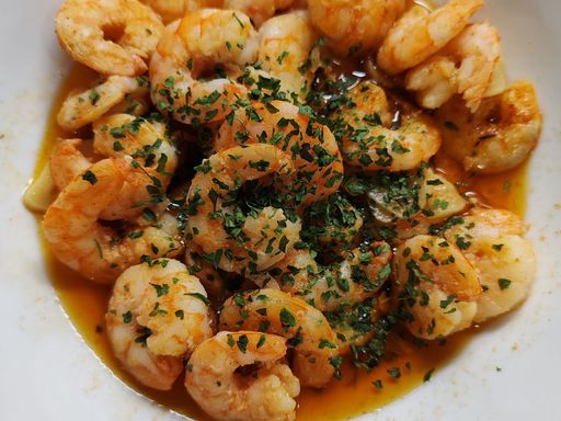 Shrimps fried in garlic sauce sprinkled with parsley
