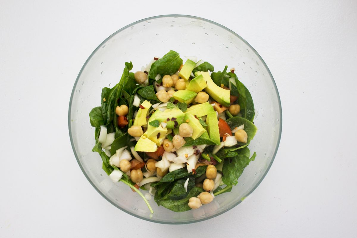 Fresh spinach salad with avocado and chickpeas.